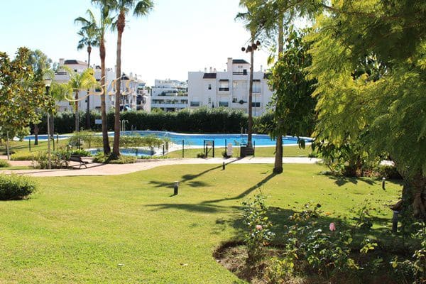 Appartement de 2 chambres à louer à Puerto Banus, Marbella avec garage - 2 000 € (Ref: 9433329)