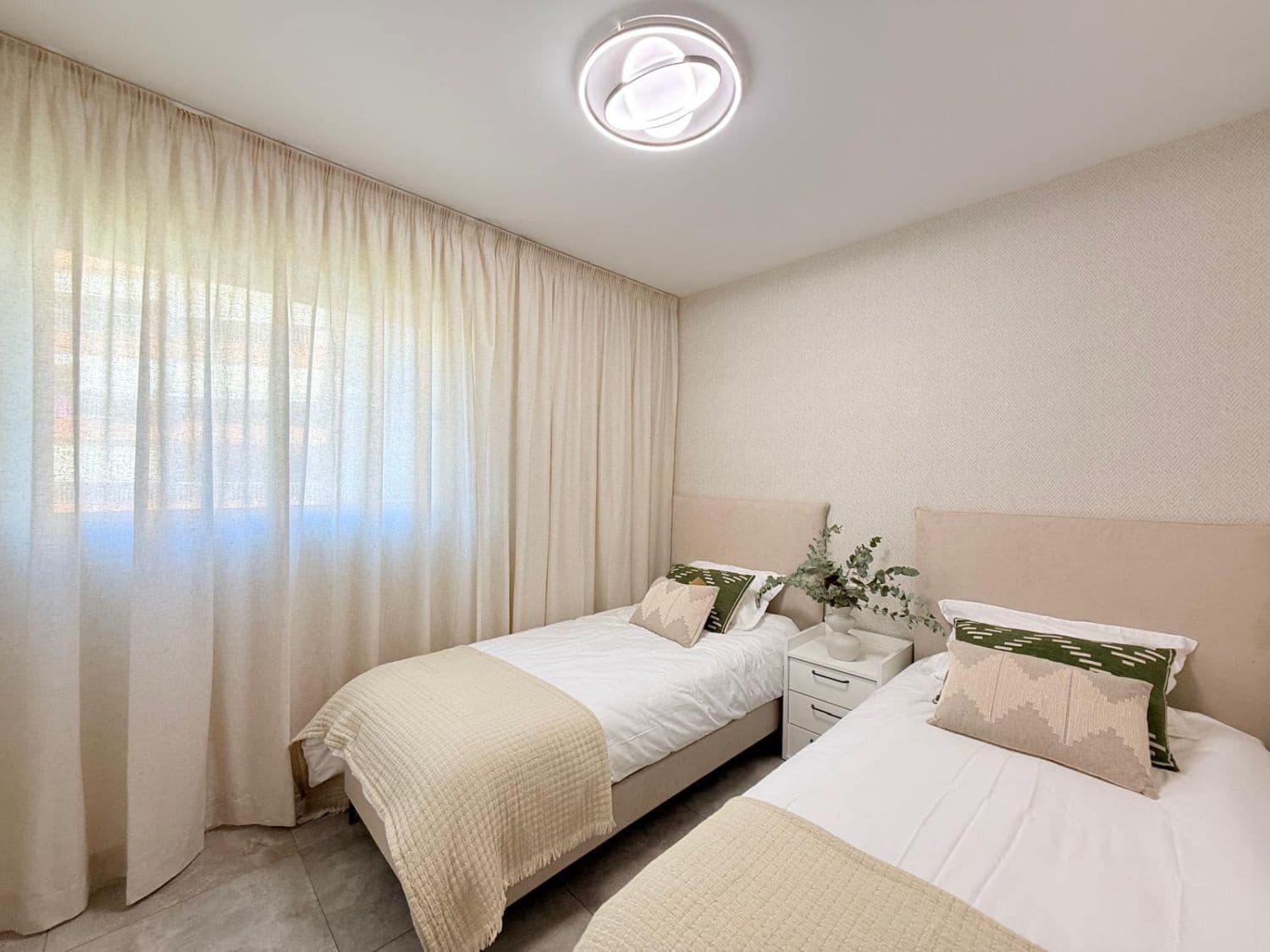 3 Zimmer Apartment zu vermieten in Marbella mit Garage - 3.500 € (Ref: 9433330)