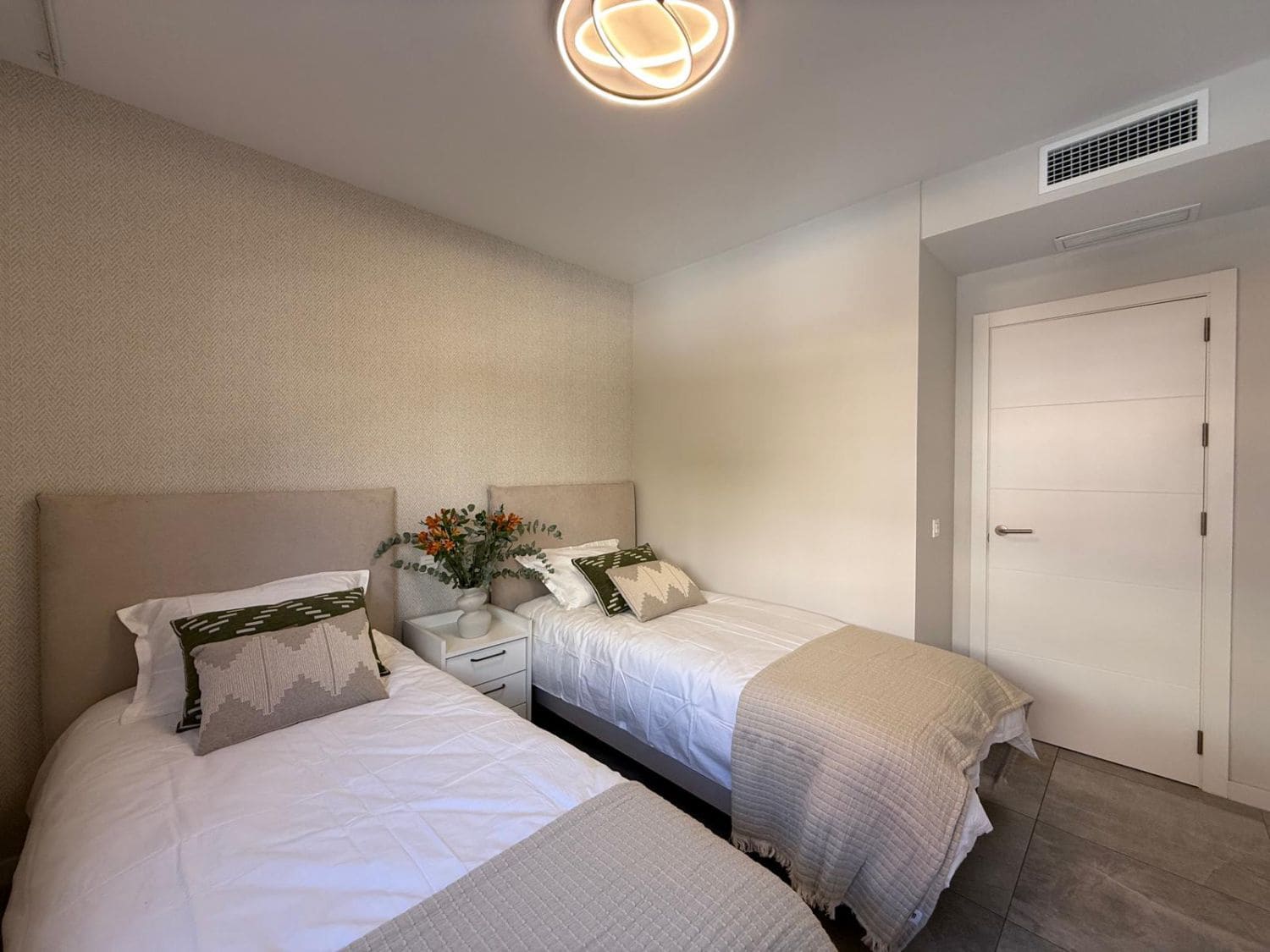 3 Zimmer Apartment zu vermieten in Marbella mit Garage - 3.500 € (Ref: 9433330)