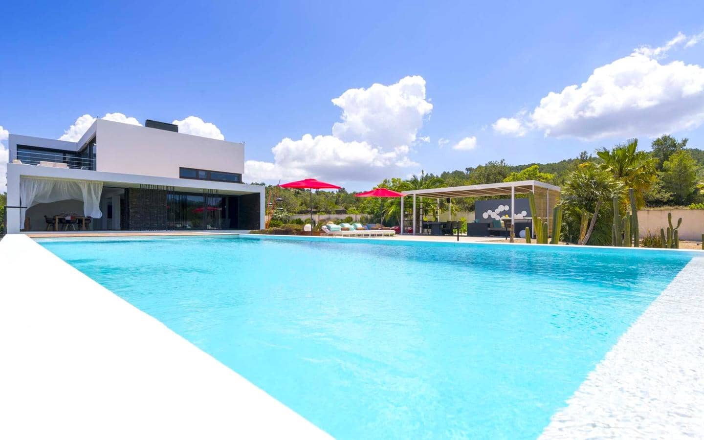 Chalet de 4 habitaciones en San Jose / Sant Josep de Sa Talaia en alquiler con piscina - 12.000 € (Ref: 10062485)
