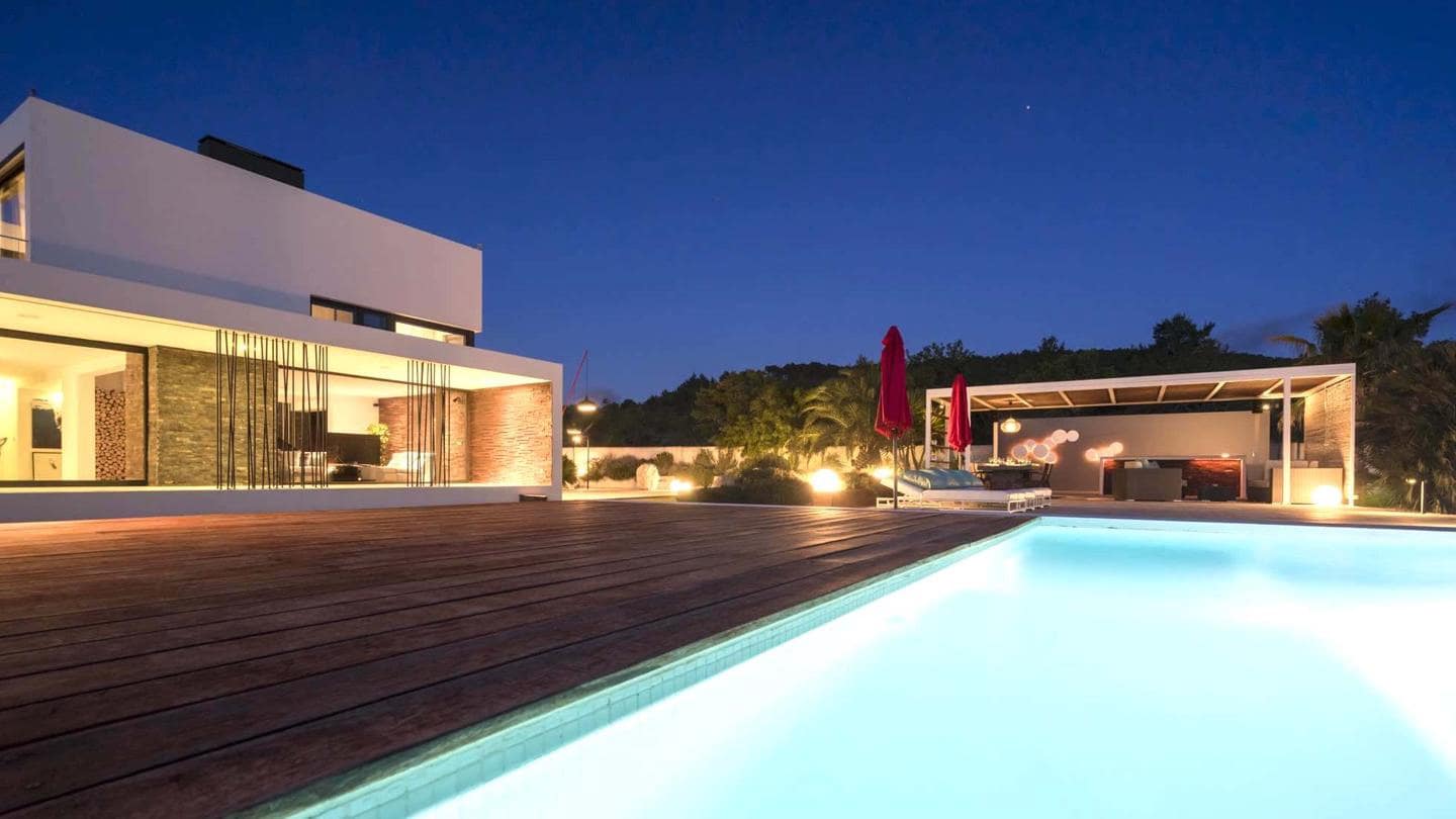 Chalet de 4 habitaciones en San Jose / Sant Josep de Sa Talaia en alquiler con piscina - 12.000 € (Ref: 10062485)