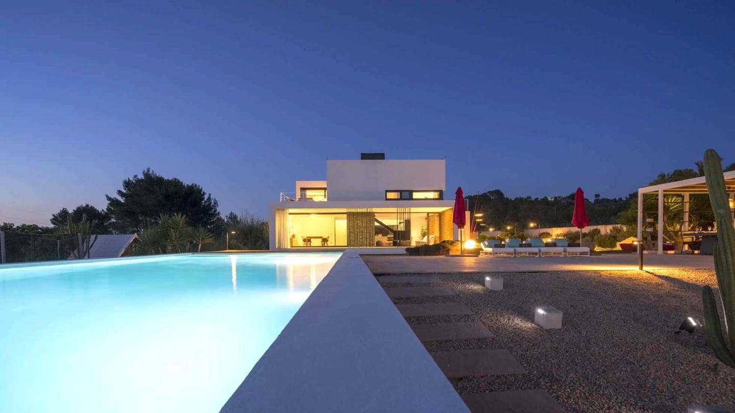 Chalet de 4 habitaciones en San Jose / Sant Josep de Sa Talaia en alquiler con piscina - 12.000 € (Ref: 10062485)