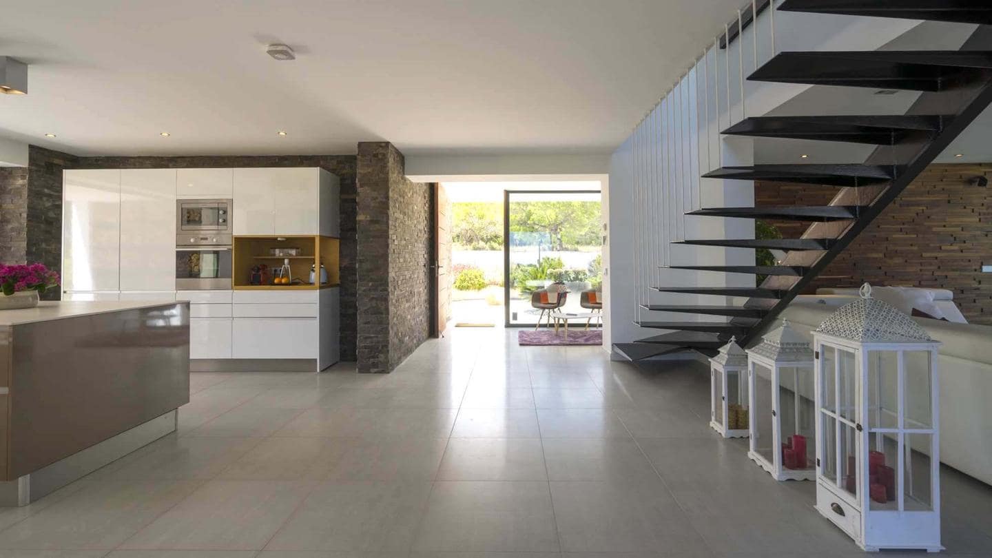 Chalet de 4 habitaciones en San Jose / Sant Josep de Sa Talaia en alquiler con piscina - 12.000 € (Ref: 10062485)