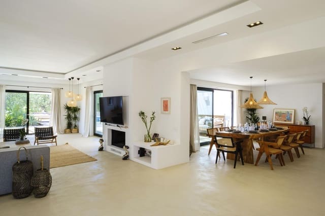 4 bedroom Villa for rent in Ibiza / Eivissa town with pool garage - € 18,000 (Ref: 5742789)