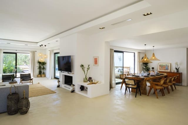 4 soveværelse Villa til leje i Ibiza by med swimmingpool garage - € 18.000 (Ref: 5742789)