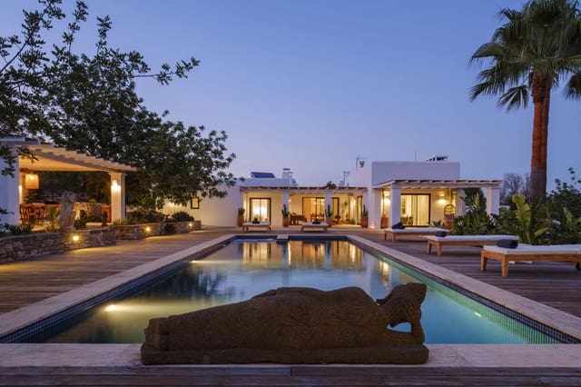 4 soveværelse Villa til leje i Ibiza by med swimmingpool garage - € 18.000 (Ref: 5742789)