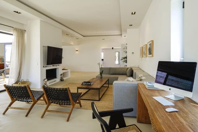 4 soveværelse Villa til leje i Ibiza by med swimmingpool garage - € 18.000 (Ref: 5742789)