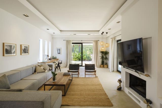 4 soveværelse Villa til leje i Ibiza by med swimmingpool garage - € 18.000 (Ref: 5742789)