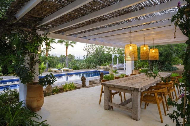 4 soveværelse Villa til leje i Ibiza by med swimmingpool garage - € 18.000 (Ref: 5742789)