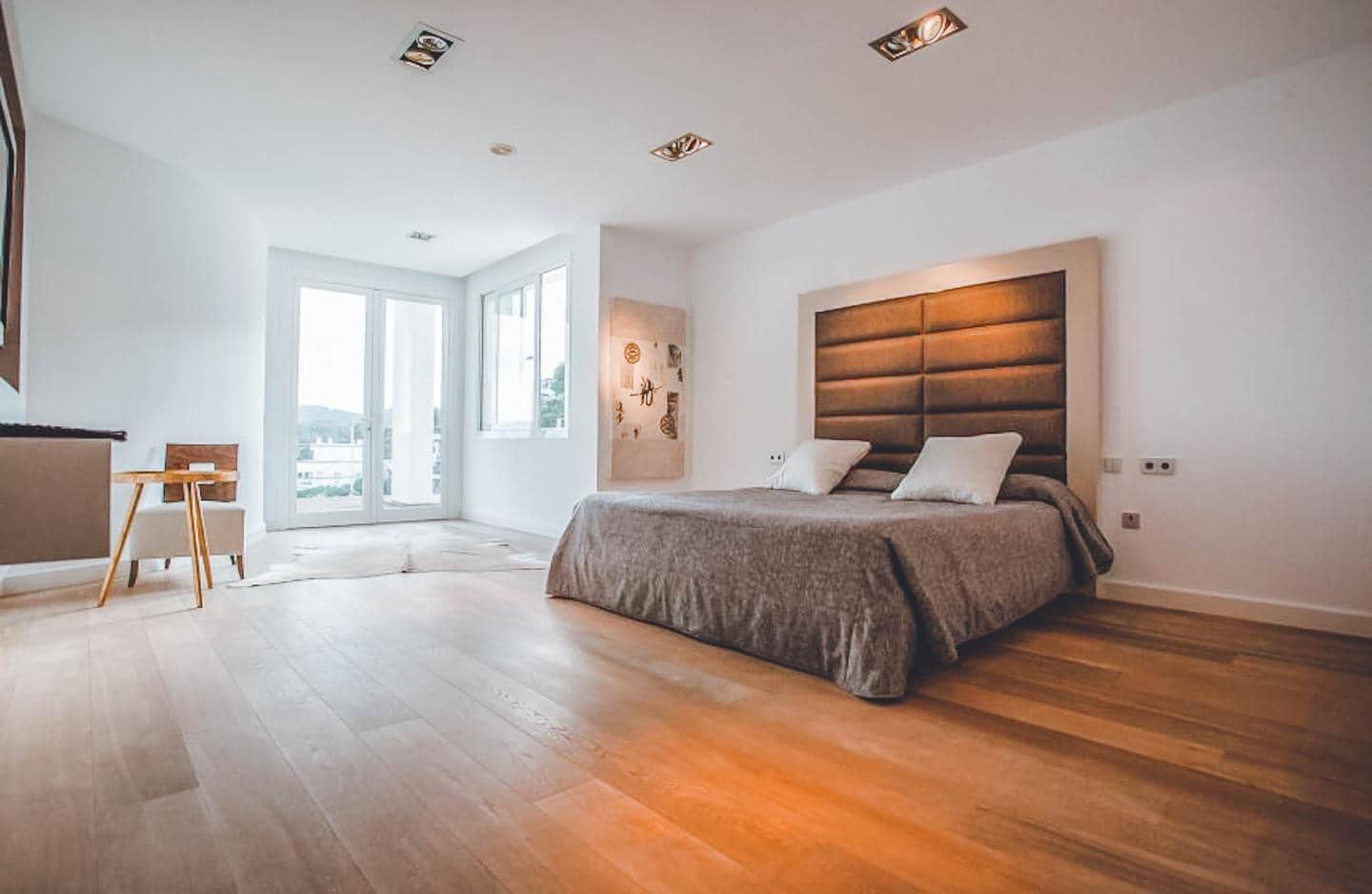 6 bedroom Villa for sale in Ibiza / Eivissa town with pool - € 7,950,000 (Ref: 7442166)