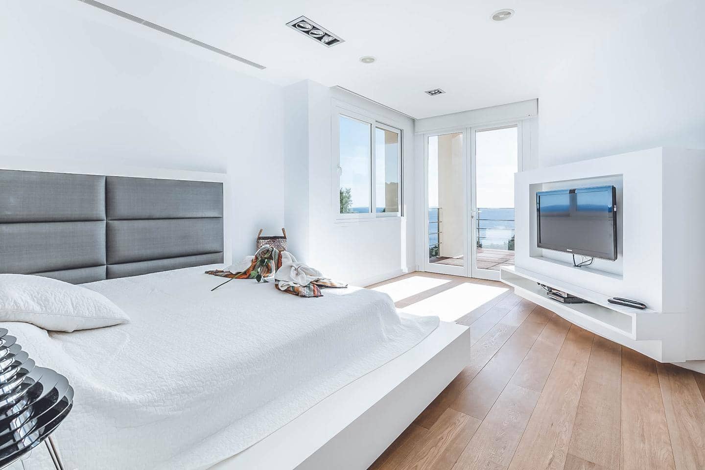 6 bedroom Villa for sale in Ibiza / Eivissa town with pool - € 7,950,000 (Ref: 7442166)