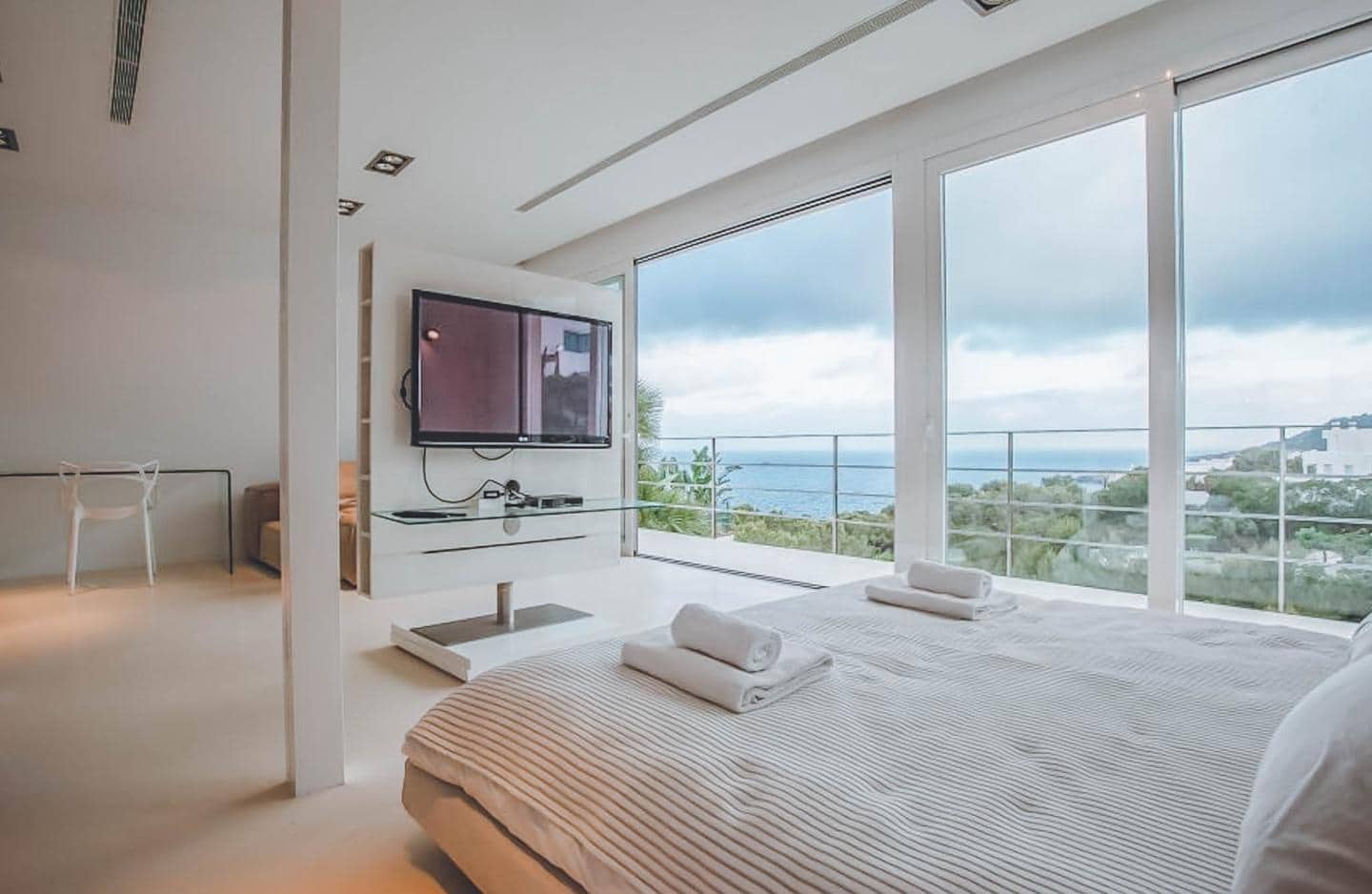 6 bedroom Villa for sale in Ibiza / Eivissa town with pool - € 7,950,000 (Ref: 7442166)