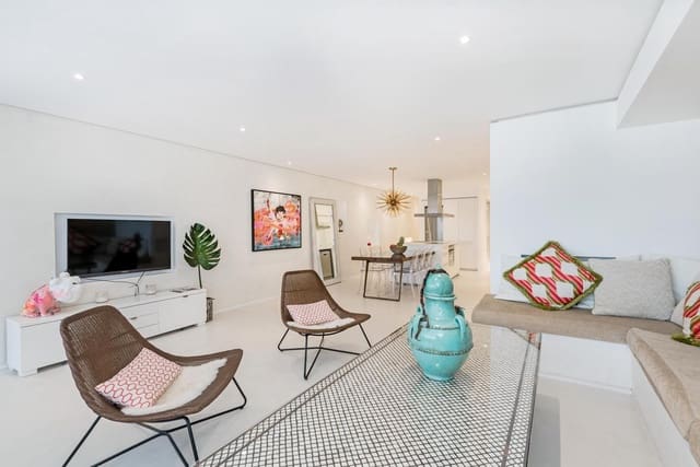 2 slaapkamer Flat te koop in Ibiza dorp met zwembad - € 1.350.000 (Ref: 7662513)
