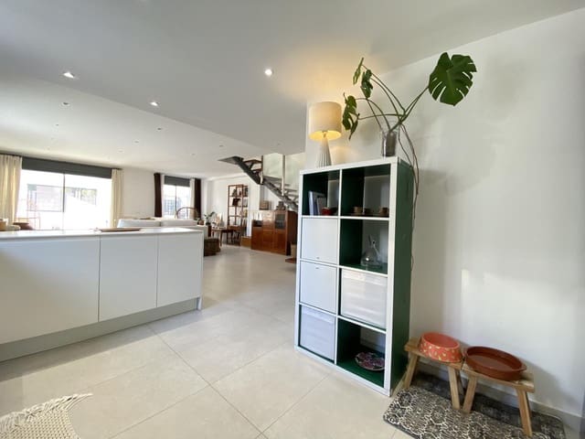 3 soverom Leilighet til salgs i Santa Eulalia / Santa Eularia med svømmebasseng garasje - € 950 000 (Ref: 8040246)