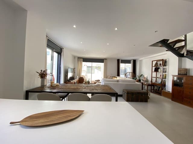 3 soverom Leilighet til salgs i Santa Eulalia / Santa Eularia med svømmebasseng garasje - € 950 000 (Ref: 8040246)