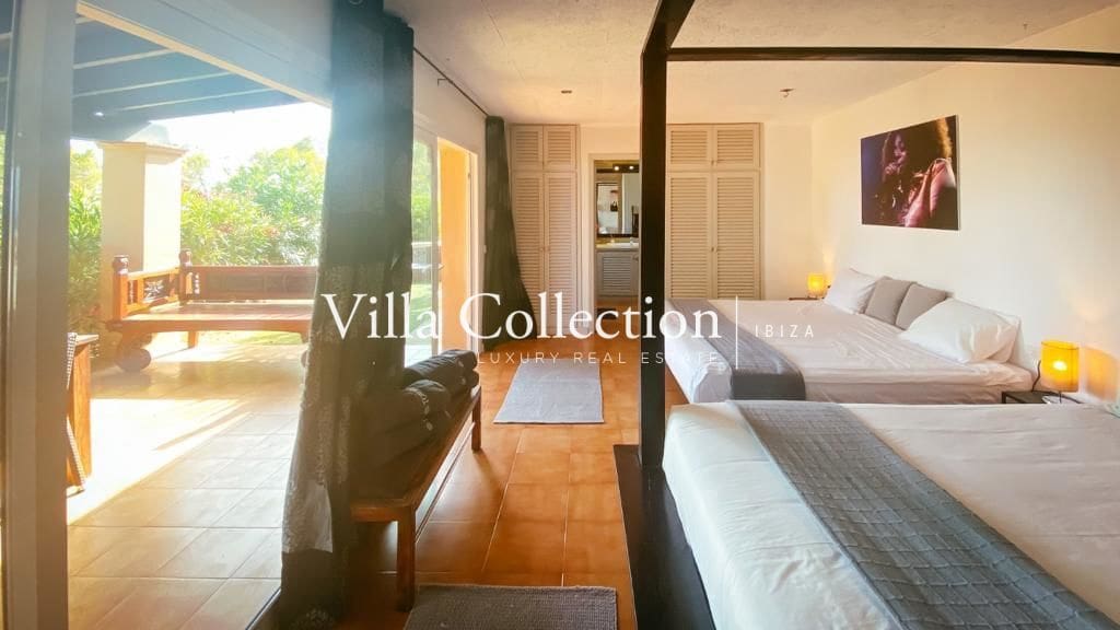 5 soverom Villa til salgs i Ibiza by med svømmebasseng garasje - € 19 000 (Ref: 8104992)