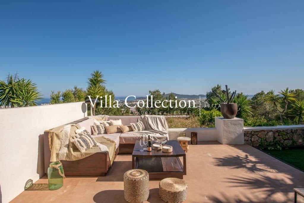 5 soverom Villa til salgs i Ibiza by med svømmebasseng garasje - € 19 000 (Ref: 8104992)