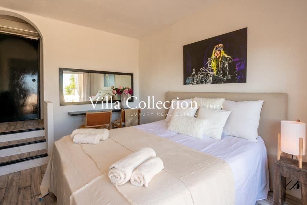 5 soverom Villa til salgs i Ibiza by med svømmebasseng garasje - € 19 000 (Ref: 8104992)