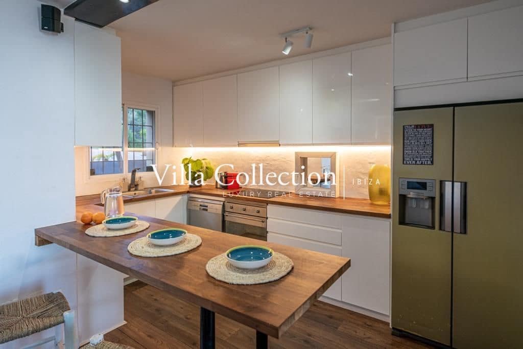 5 soverom Villa til salgs i Ibiza by med svømmebasseng garasje - € 19 000 (Ref: 8104992)