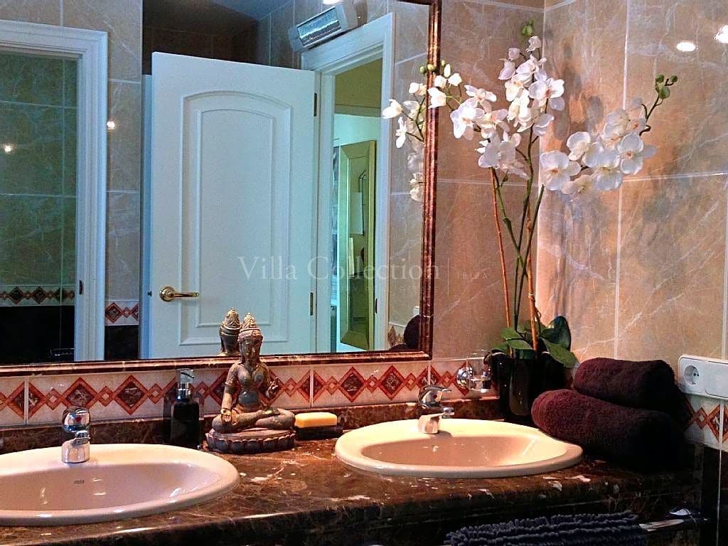 4 makuuhuone Huvila lomavuokrausta paikassa Ibiza kaupunki mukana uima-altaan 
autotalli - 10 000 € (Ref: 8142590)