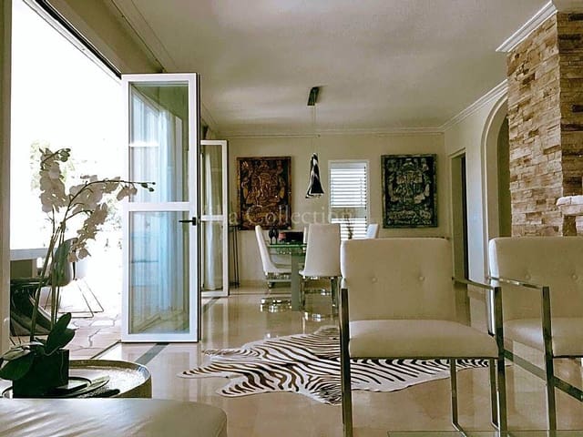 4 makuuhuone Huvila lomavuokrausta paikassa Ibiza kaupunki mukana uima-altaan 
autotalli - 10 000 € (Ref: 8142590)