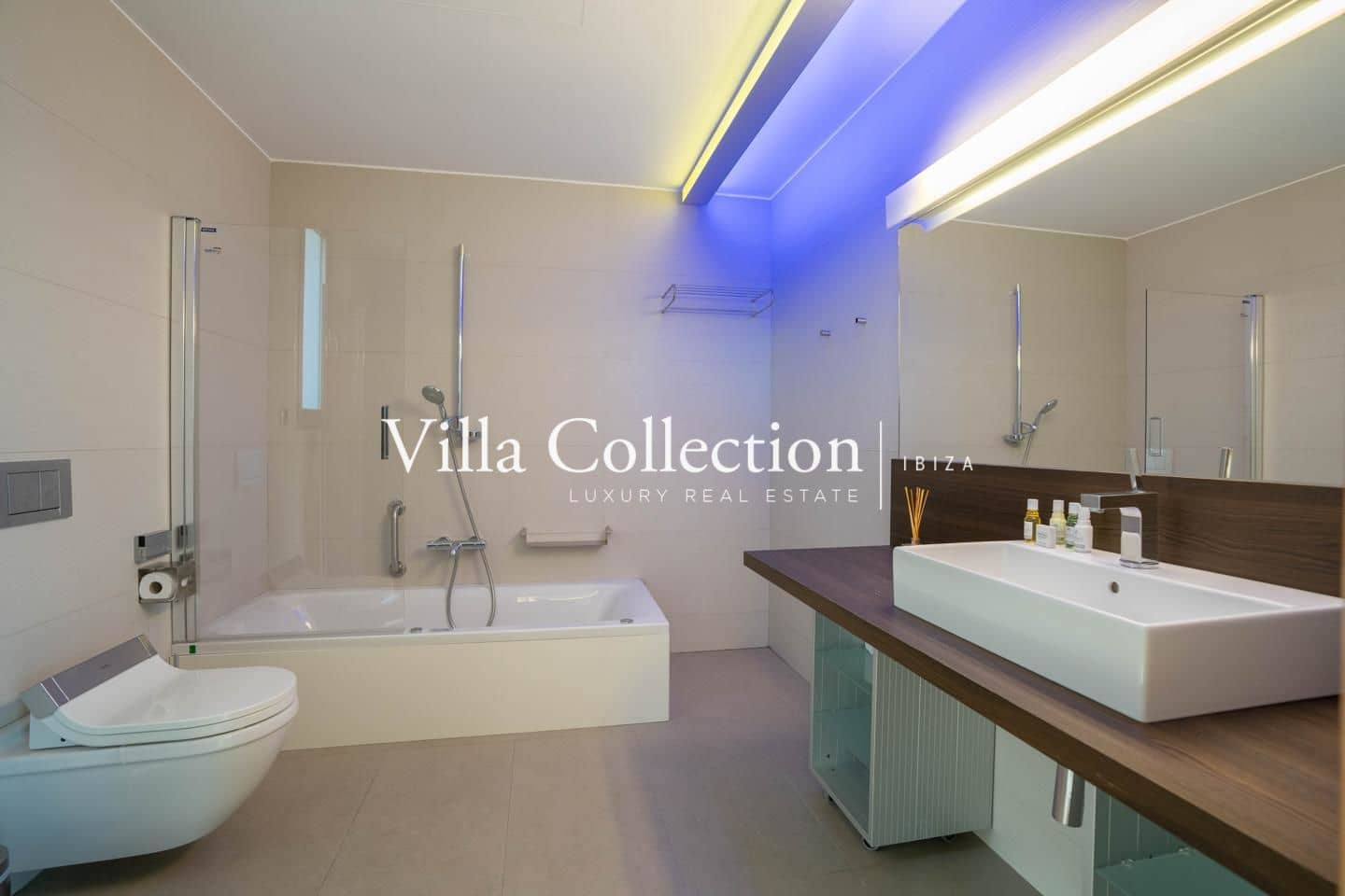 8 bedroom Villa for holiday rental in Ibiza / Eivissa town with pool - € 20,000 (Ref: 8161250)