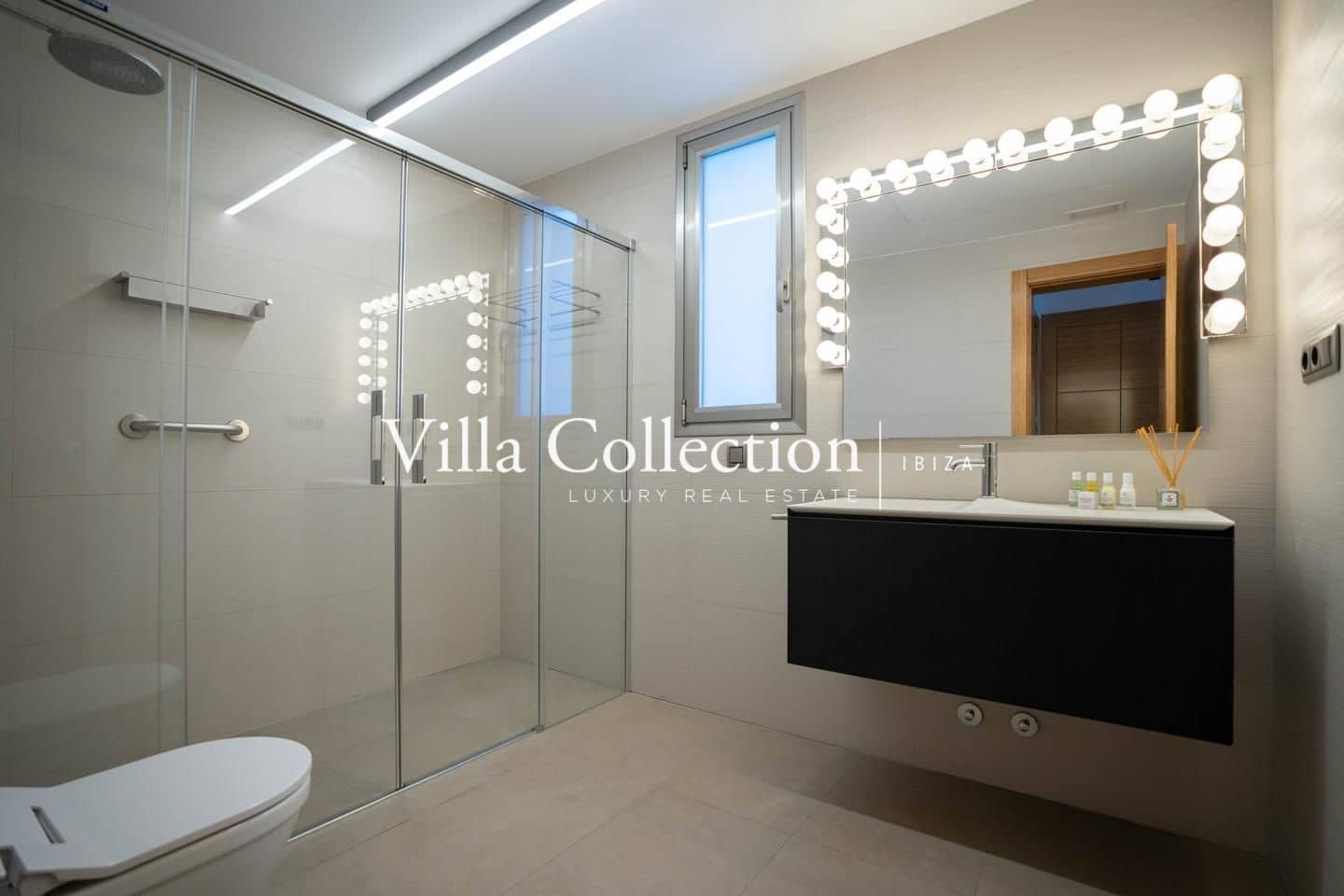 8 bedroom Villa for holiday rental in Ibiza / Eivissa town with pool - € 20,000 (Ref: 8161250)