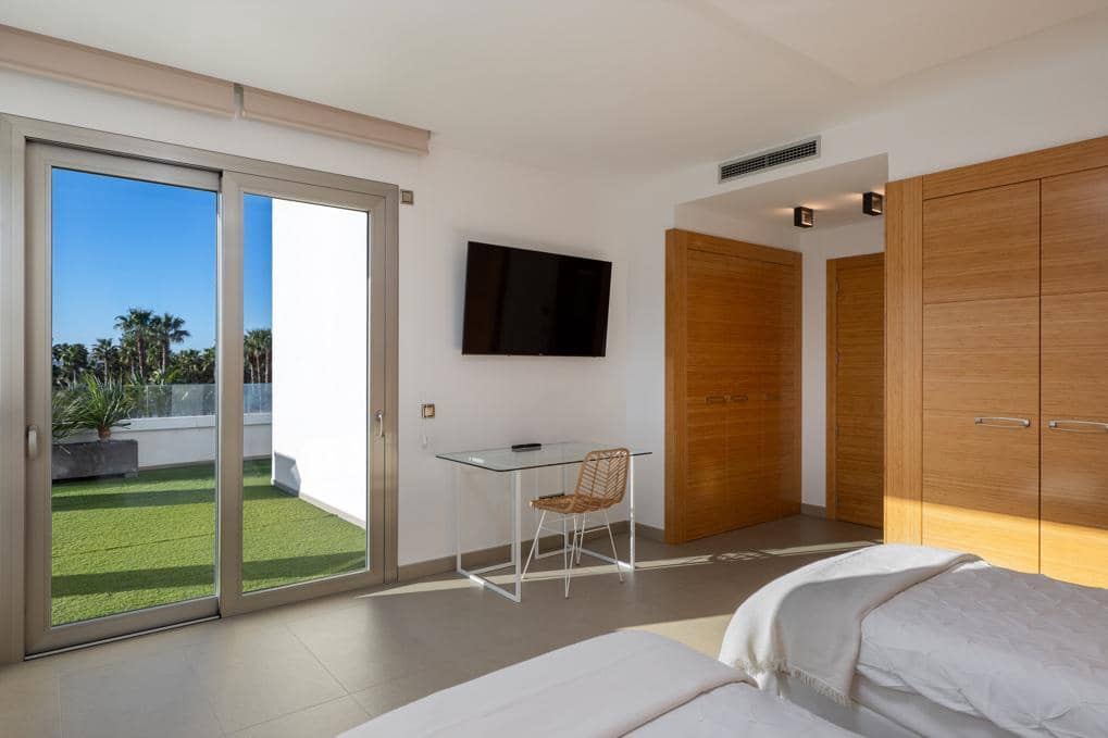 8 bedroom Villa for holiday rental in Ibiza / Eivissa town with pool - € 20,000 (Ref: 8161250)