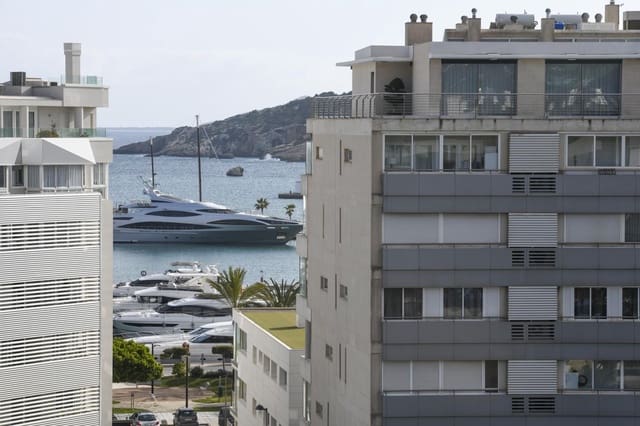 3 slaapkamer Flat te huur in Ibiza dorp met zwembad - € 17.000 (Ref: 8934589)