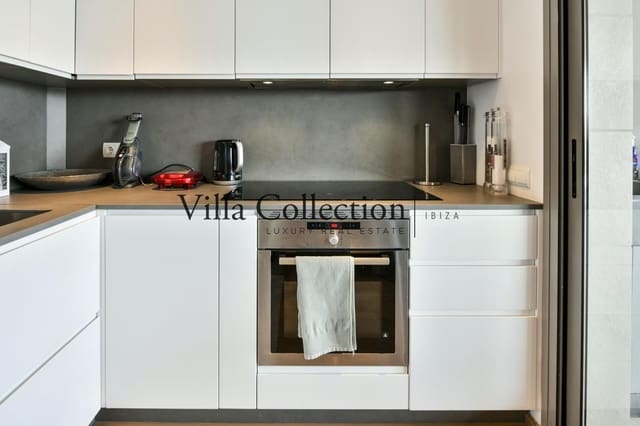 3 slaapkamer Flat te huur in Ibiza dorp met zwembad - € 17.000 (Ref: 8934589)