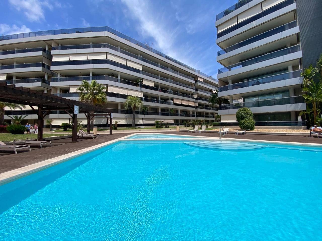 3 slaapkamer Flat te huur in Ibiza dorp met zwembad - € 17.000 (Ref: 8934589)