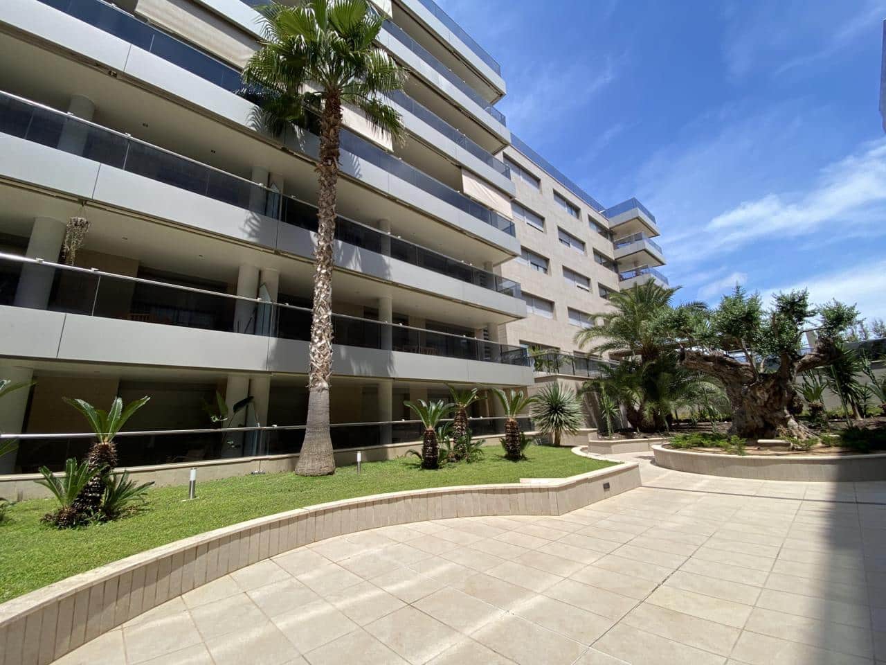 3 slaapkamer Flat te huur in Ibiza dorp met zwembad - € 17.000 (Ref: 8934589)