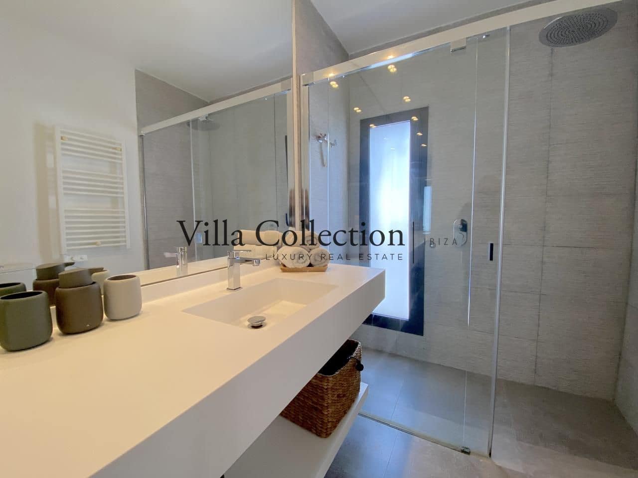 3 soveværelse Villa til leje i Roca Llisa med swimmingpool - € 4.500 (Ref: 8952472)