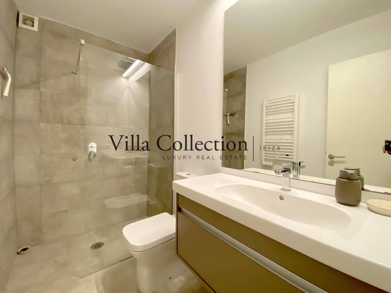 3 soveværelse Villa til leje i Roca Llisa med swimmingpool - € 4.500 (Ref: 8952472)