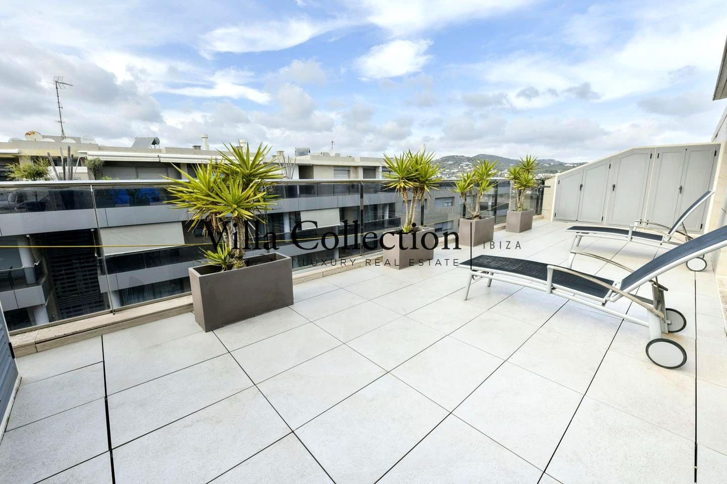 3 bedroom Flat for rent in Ibiza / Eivissa town with pool - € 7,500 (Ref: 8992000)