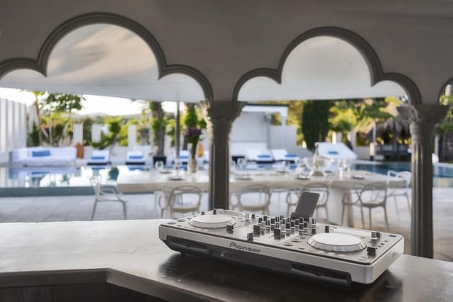 4 makuuhuone Huvila lomavuokrausta paikassa San Jose / Sant Josep de Sa Talaia mukana uima-altaan 
autotalli - 35 000 € (Ref: 9064971)