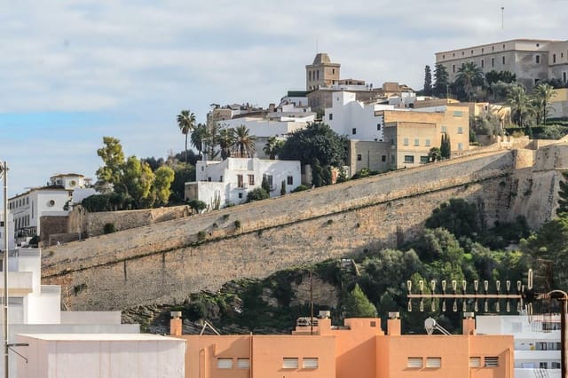 4 slaapkamer Flat te koop in Ibiza dorp - € 620.000 (Ref: 9322359)