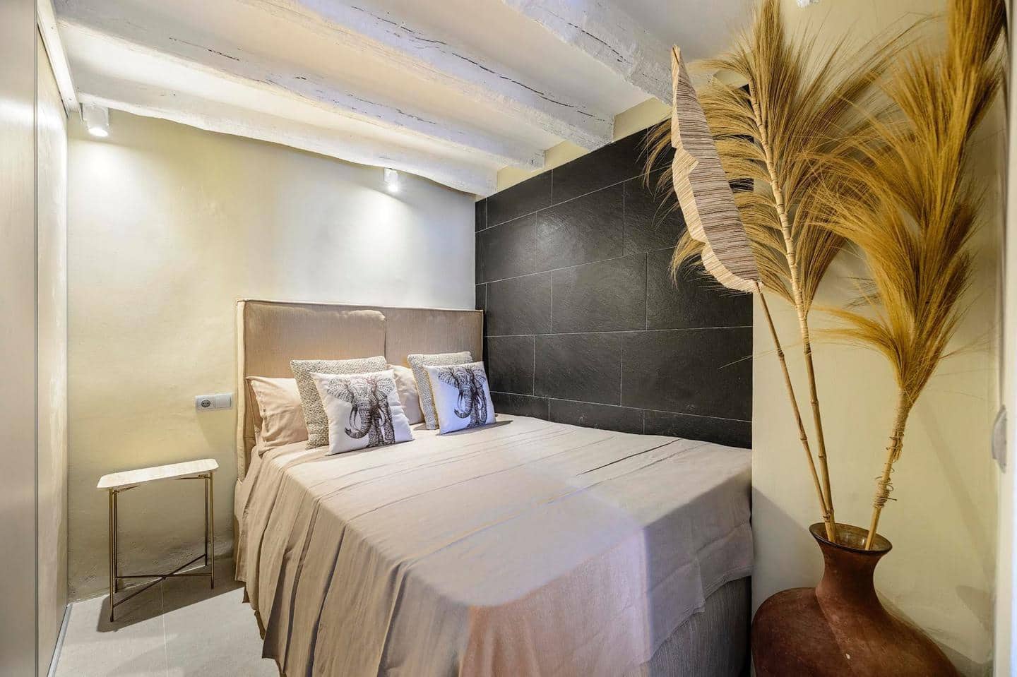 2 bedroom Flat for sale in Ibiza / Eivissa town - € 620,000 (Ref: 9322360)