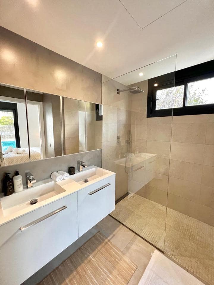 4 slaapkamer Villa te koop in Ibiza dorp met zwembad - € 2.225.000 (Ref: 9356558)