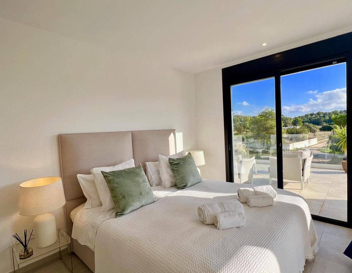 4 slaapkamer Villa te koop in Ibiza dorp met zwembad - € 2.225.000 (Ref: 9356558)