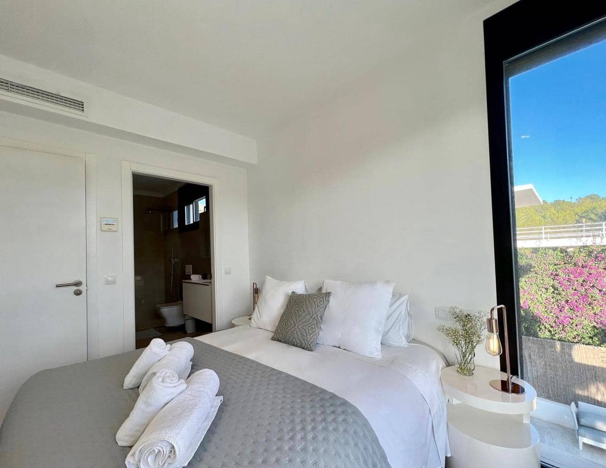 4 slaapkamer Villa te koop in Ibiza dorp met zwembad - € 2.225.000 (Ref: 9356558)