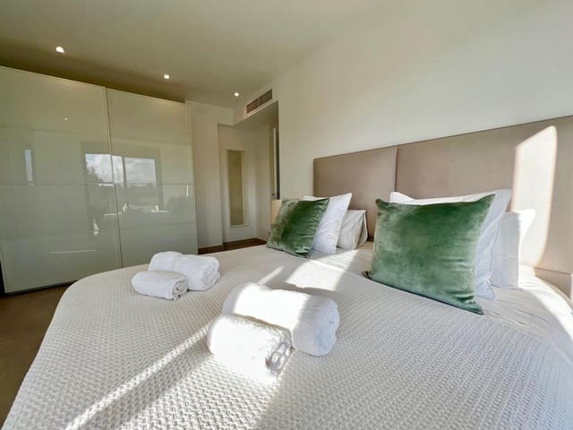 4 slaapkamer Villa te koop in Ibiza dorp met zwembad - € 2.225.000 (Ref: 9356558)