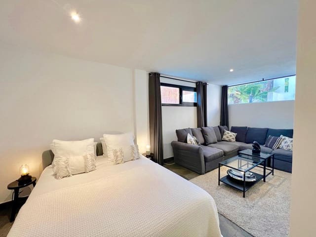 4 slaapkamer Villa te koop in Ibiza dorp met zwembad - € 2.225.000 (Ref: 9356558)