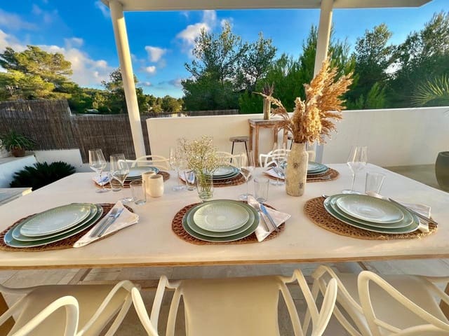 4 slaapkamer Villa te koop in Ibiza dorp met zwembad - € 2.225.000 (Ref: 9356558)