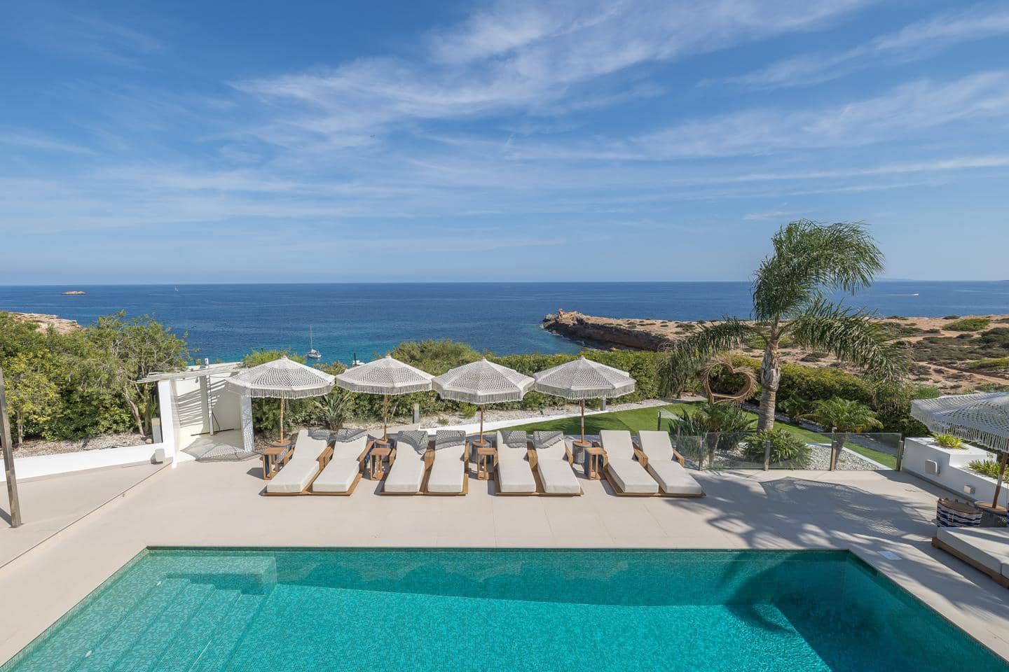 Villa/Maison de 5 chambres à louer à Cap Martinet - 36 000 € (Ref: 9410375)