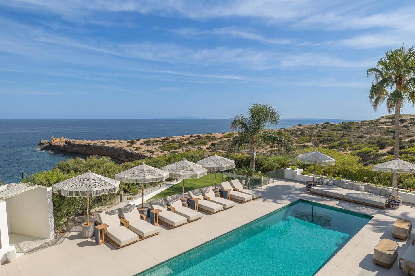 Villa/Maison de 5 chambres à louer à Cap Martinet - 36 000 € (Ref: 9410375)