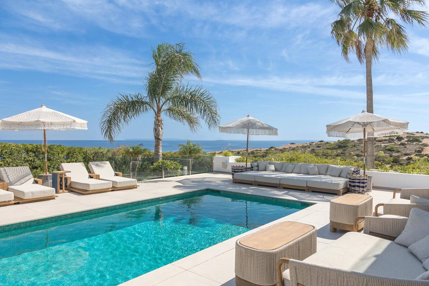 Villa/Maison de 5 chambres à louer à Cap Martinet - 36 000 € (Ref: 9410375)