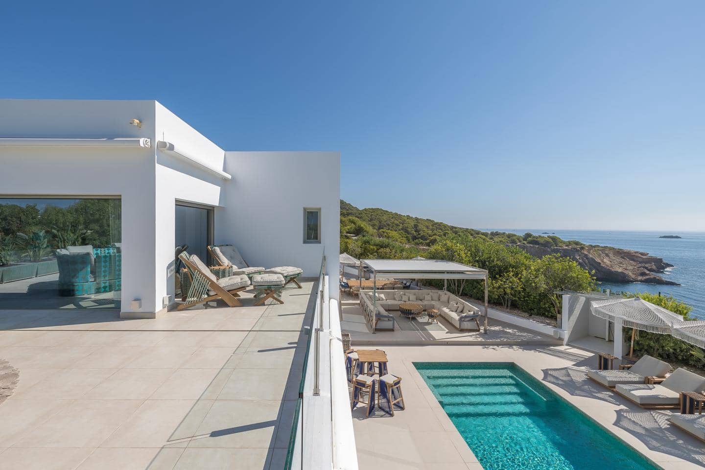 Villa/Maison de 5 chambres à louer à Cap Martinet - 36 000 € (Ref: 9410375)