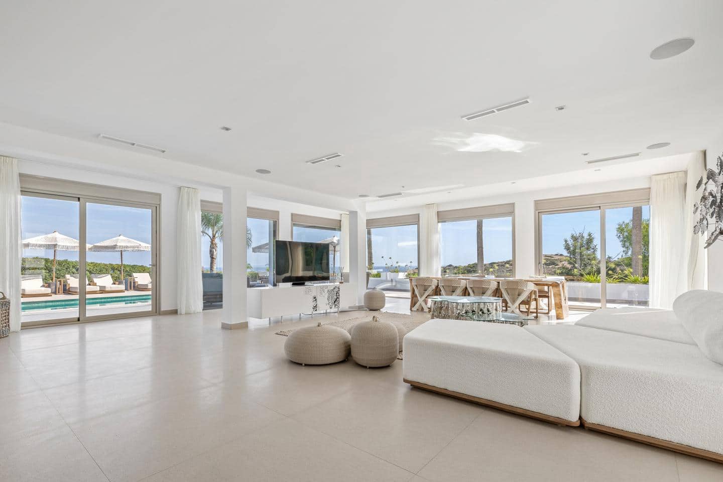 Villa/Maison de 5 chambres à louer à Cap Martinet - 36 000 € (Ref: 9410375)