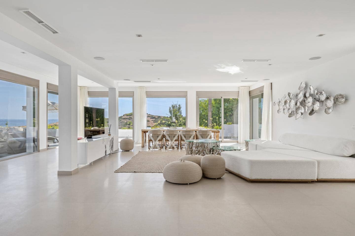 Villa/Maison de 5 chambres à louer à Cap Martinet - 36 000 € (Ref: 9410375)